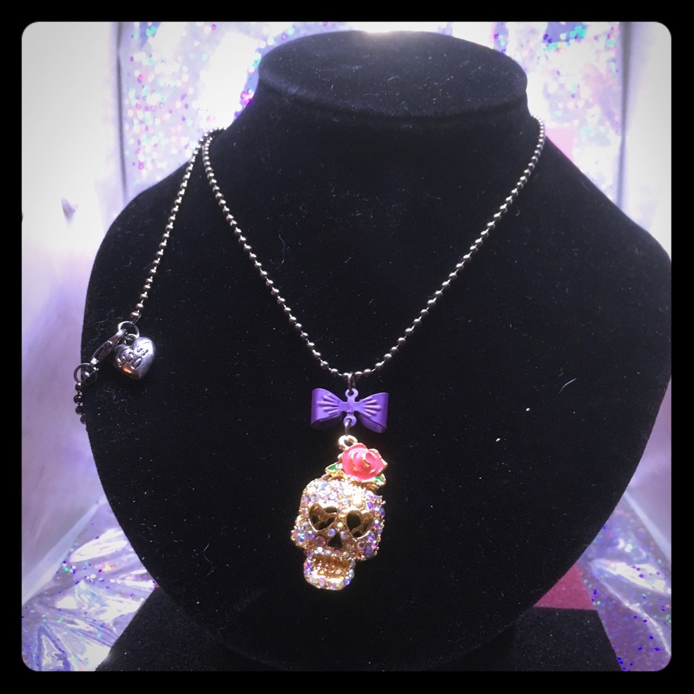 💀𗁳Betsey Johnson Skull Necklace💀𗁳
